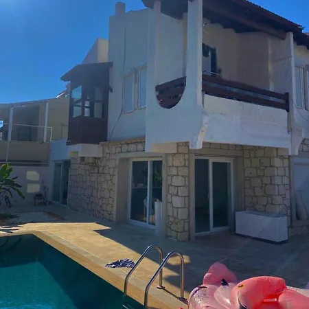 White Stone With Pool فيلة